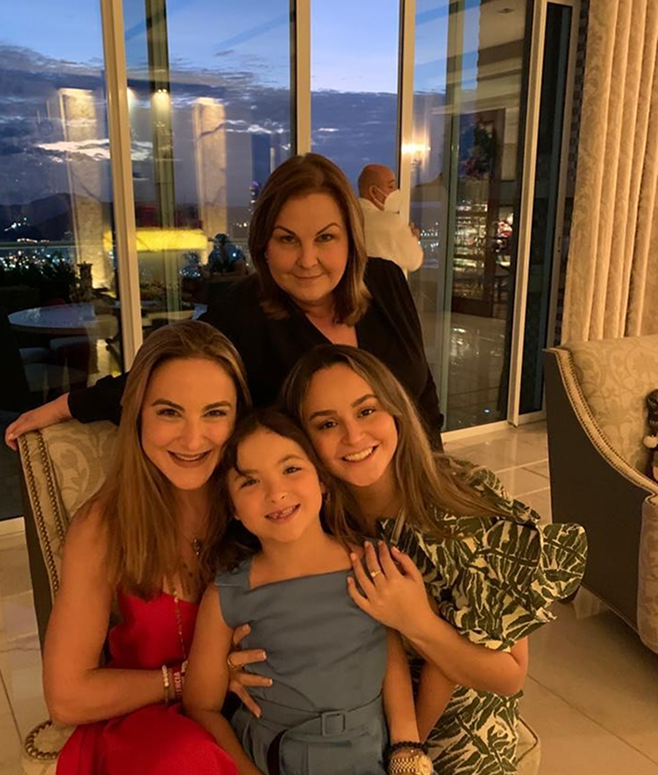 Laura Boyd junto a su madre, una figura clave en su historia personal